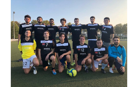Nouvelle saison pour l'équipe de foot parisienne !