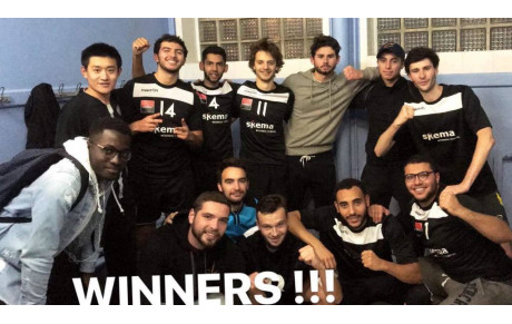 Premier match, première victoire pour l’équipe de foot de Paris !
